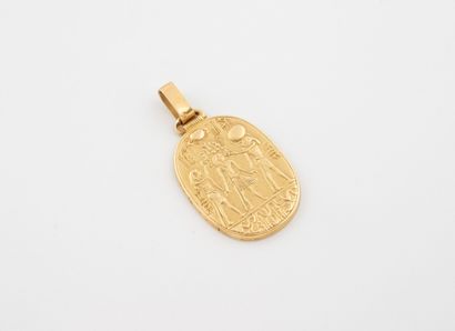 Pendentif en or jaune (750) creux gravé de...