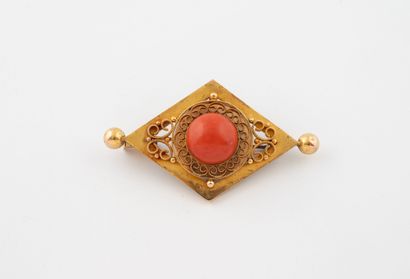 Diamond-shaped brooch in yellow gold (585)...