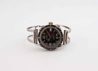 ELECTRA
Silver-plated metal wristwatch. 
Round...