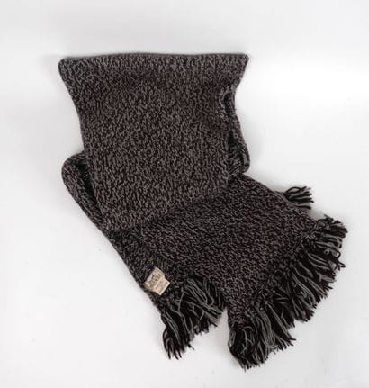 HERMES 
Grey and violet cashmere knit scarf...