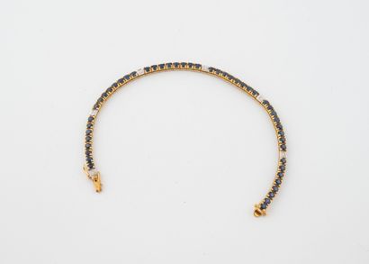 Bracelet ligne en or jaune (750) orné d'une...