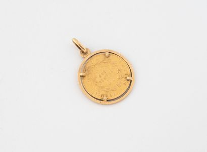 Pendentif en or jaune (750) retenant une...