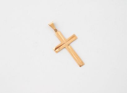 Pendentif croix en or jaune (750) à décor...