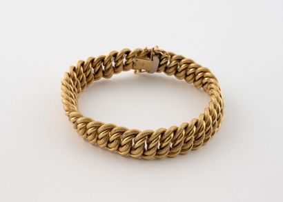 Bracelet en or jaune (750) à maille gourmette...