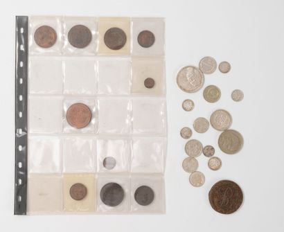 RUSSIE. 
Lot de pièces en argent et métal,...