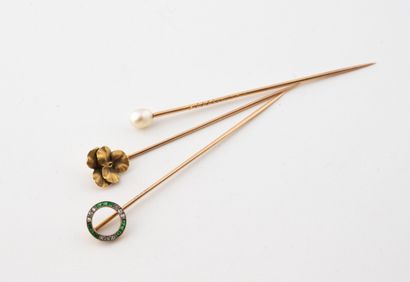 Set of three yellow gold (750) and platinum...