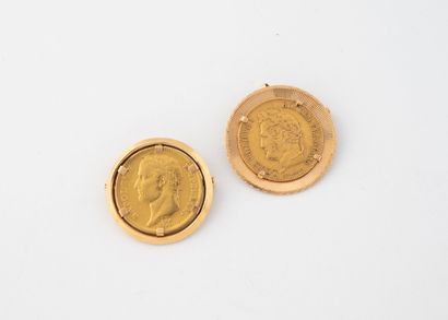Lot de deux pendentifs, la monture en or...