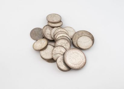 Lot de pièces en argent comprenant :
- Deux...