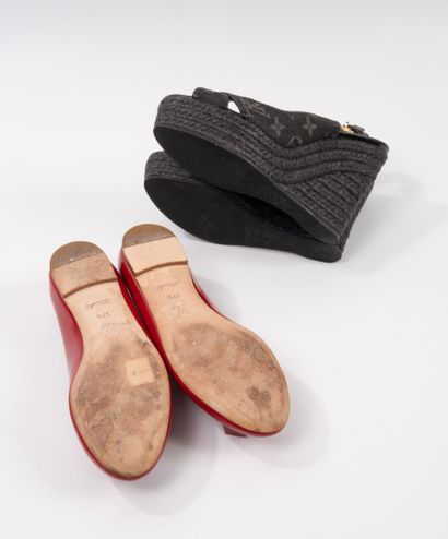 Louis VUITTON
Lot including: 
- Pair of red...