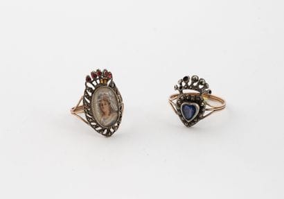 Lot of two rings including : 
- A pink gold...