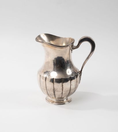 Silver water jug (min. 800), partially hammered,...