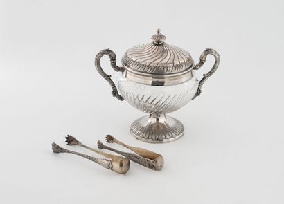 Lot including : 
- A sugar bowl with a glass...
