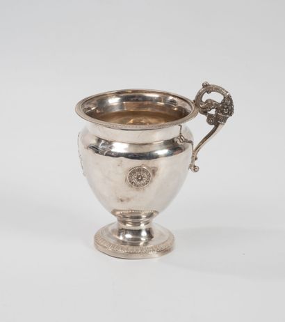 Silver pedestal mug (950), with cornucopia...