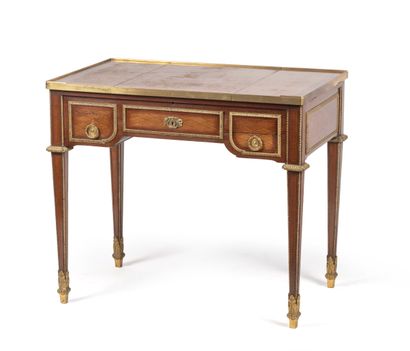 After Jean-Henri RIESENER
Veneered dressing...