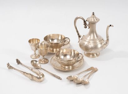 Silver lot (950) including : 
- three tea...