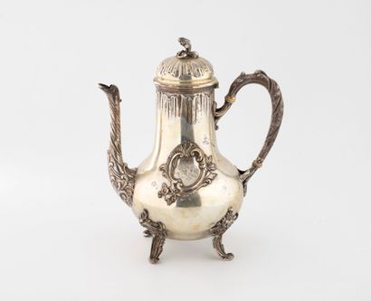 Four-legged silver coffee pot (800), the...