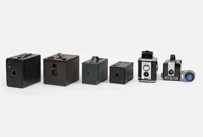 Set of TWELVE miscellaneous Kodak cameras,...