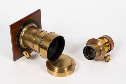 Ensemble de DEUX objectifs en laiton divers...
