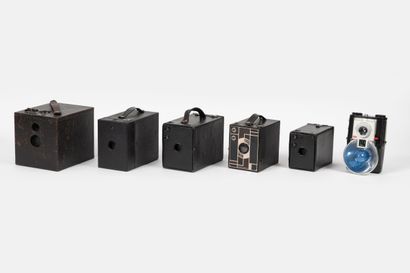 Set of TWELVE miscellaneous Kodak cameras,...