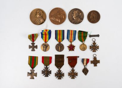 FRANCE
Lot of campaign decorations including:...