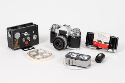 Ensemble de DEUX appareils photographiques...