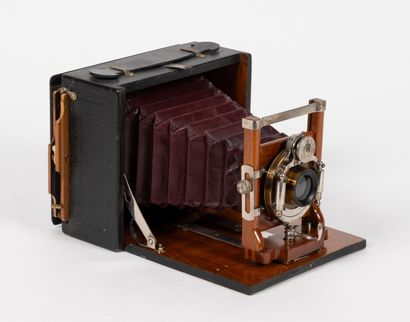 Set of TWO miscellaneous cameras.
- Small...