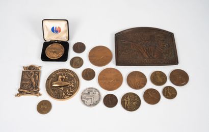 Lot including: 
- A patinated bronze plaque...