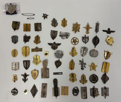 ALL WEAPONS & MISCELLANEOUS
Lot of 53 enameled...