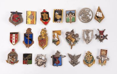 FAR EAST
Lot of 21 enameled metal badges...