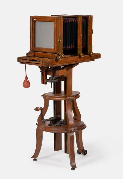 Grande chambre photographique d'atelier (attribué...