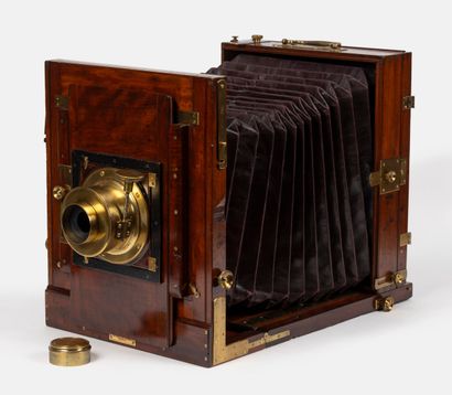 Grande chambre photographique H. Mackenstein...