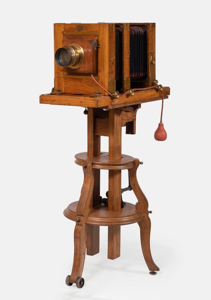 Grande chambre photographique d'atelier (attribué...