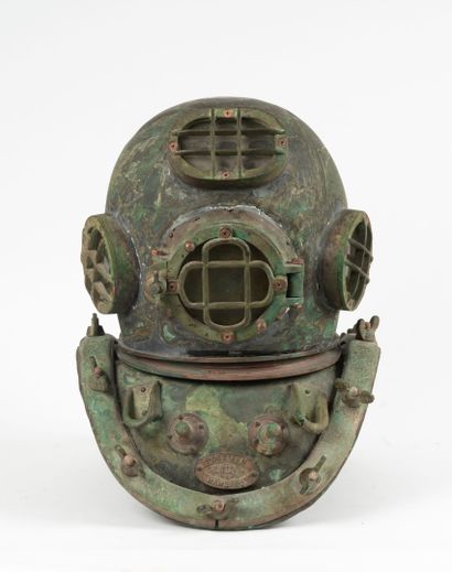 COREE (?)
Casque de scaphandre en cuivre...