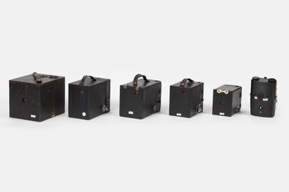 Set of TWELVE miscellaneous Kodak cameras,...