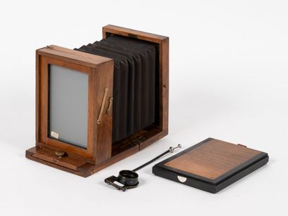 Set of TWO small miscellaneous cameras.
-...