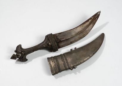 YEMEN, 20th century
Jambyia dagger.
Silver...