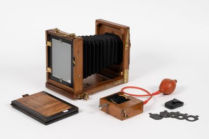 Set of TWO small miscellaneous cameras.
-...