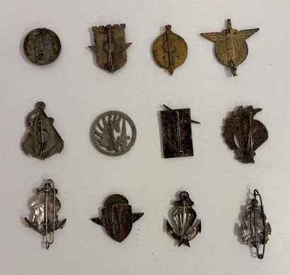 PARACHUTISTS
Lot of 12 enameled metal badges...