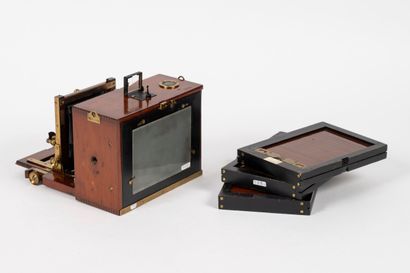 Petite chambre photographique dite à coffret...