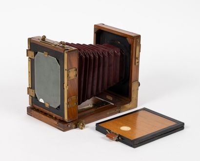 Set of TWO small miscellaneous cameras.
-...