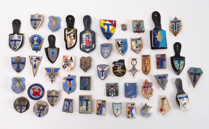 TRANSMISSIONS
Lot of 45 enameled metal badges....