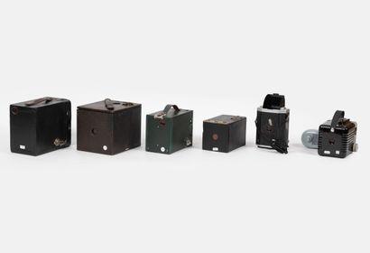 Set of TWELVE miscellaneous Kodak cameras,...