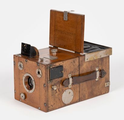 Appareil photographique dit DÉTECTIVE (9x12),...