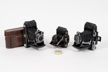 Ensemble de TROIS appareils photographiques...