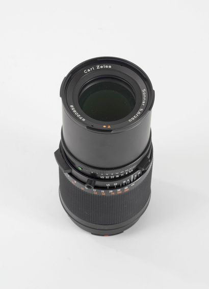 HASSELBLAD
Sonnar 5.6/250 mm lens.
In protective...