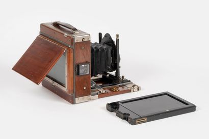 Ensemble de DEUX appareils photographiques...