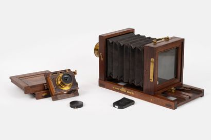 Petite chambre photographique en bois (attribuée...