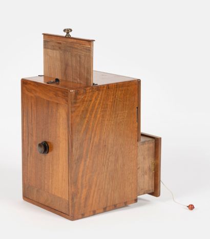 Appareil photographique dit DETECTIVE (9x12),...