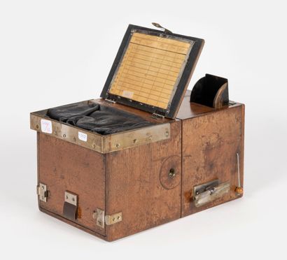 Appareil photographique dit DÉTECTIVE (9x12),...