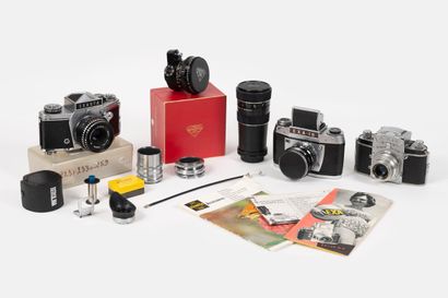 Ensemble de TROIS appareils photographiques...